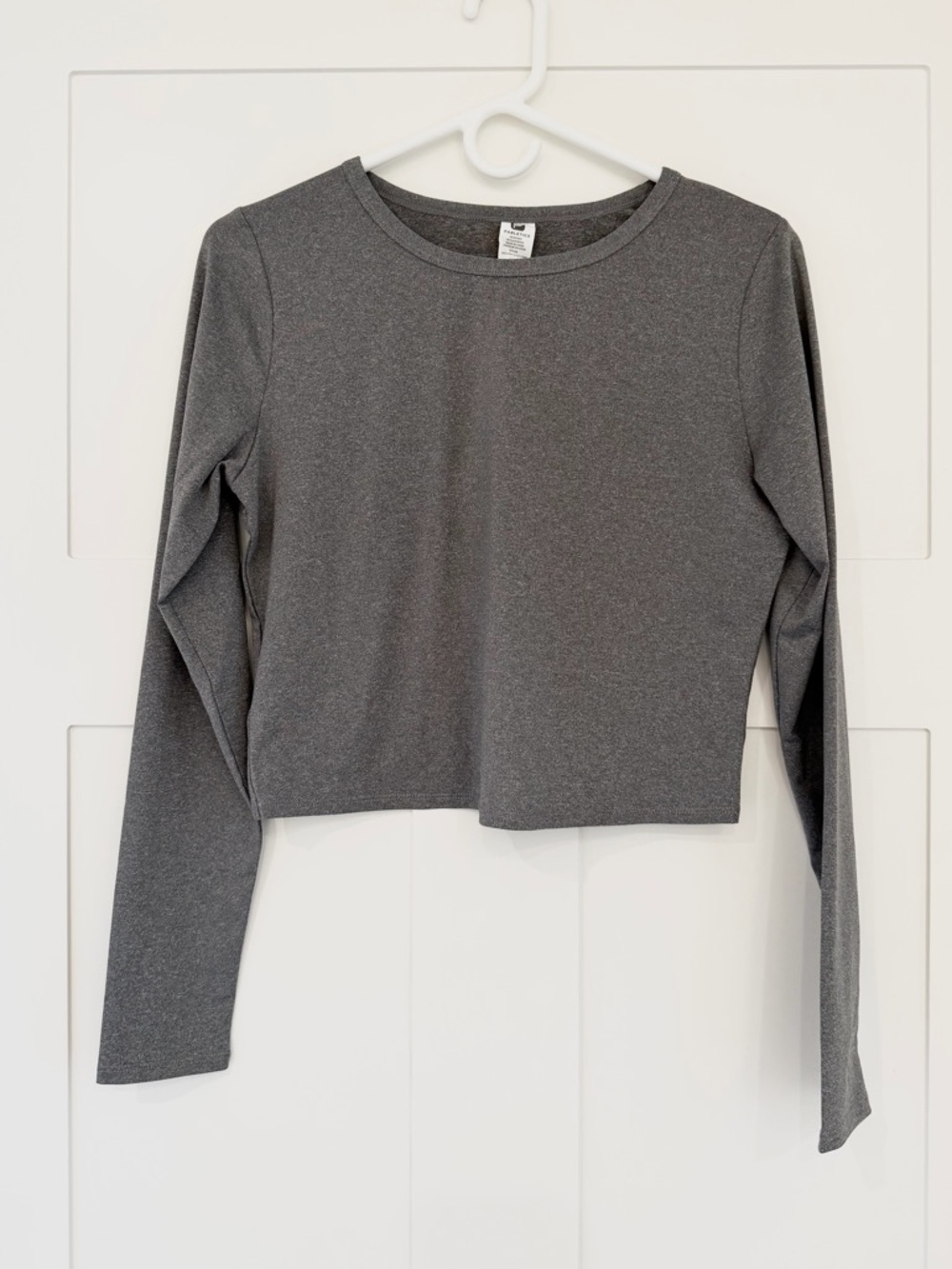 Fabletics Gray Long-Sleeve Cropped Crewneck Top